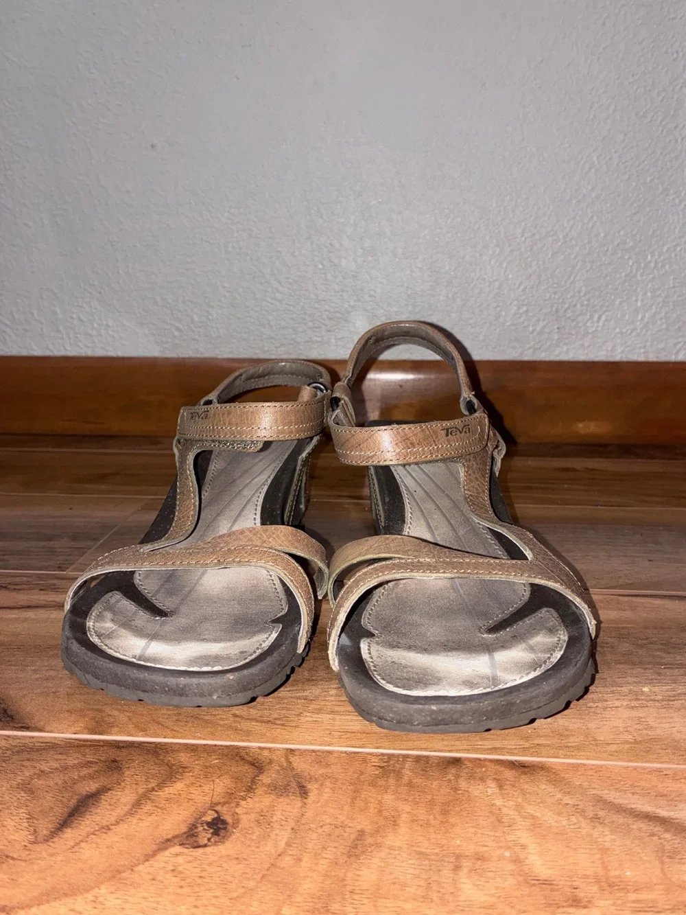 Teva Cabrillo Women’s Strap Wedge Tan Leather Sandals - size 9